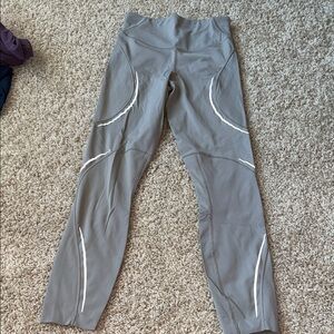 Gull Grey Lululemon size 4!